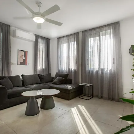 Vakantiehuis Two Bedroom House In Town Center By Sweet Keys