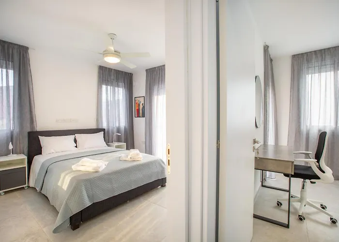 Two Bedroom House In Town Center By Sweet Keys Casa de Férias Limassol