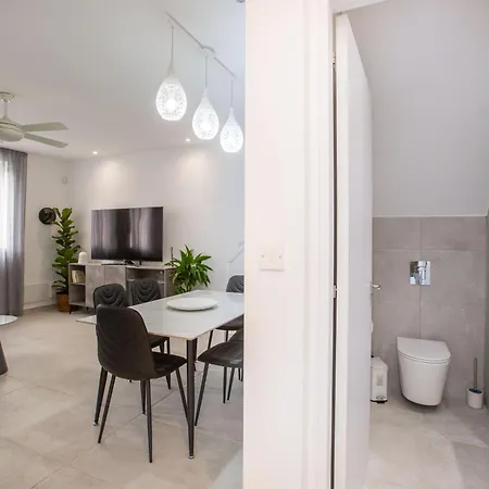 Dom wakacyjny Two Bedroom House In Town Center By Sweet Keys Limassol